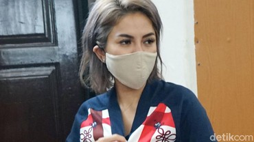 img-title Kasus KDRT Tak Kunjung Selesai, Nikita Mirzani Mengaku Lelah