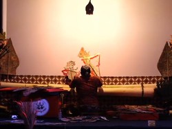 Kocaknya Pentas Wayang Gendut di Solo Sosialisasikan New Normal