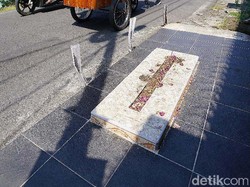 Di Solo, Ada Juga Makam di Pinggir Jalan