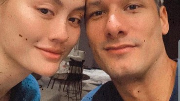 img-title Agnez Mo Gandeng Pria Baru, Cinta Raphael Maitimo Pupus?