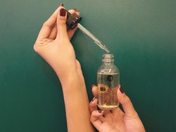 6 Hair Oil Brand Lokal Untuk Menumbuhkan Rambut Hingga Mengurangi Kusut