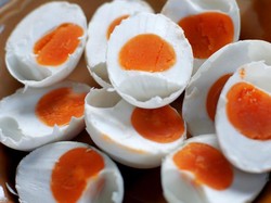 Cara Bikin Telur Asin di Dalam Stoples yang Antirepot!