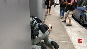 VIDEO: Demonstran Dibekuk Usai China Sahkan UU Hong Kong