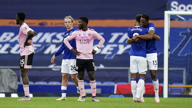 Everton players react after the English Premier League soccer match between Everton and Leicester at Goodison Park in Liverpool, England, Wednesday, July 1, 2020. Everton won 2-1. (AP Photo/Jon Super, Pool)