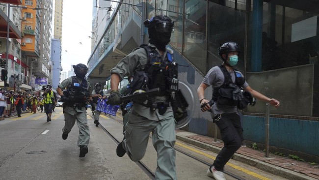 Kepolisian Hong Kong menangkap setidaknya tiga pengunjuk rasa dalam acara peringatan atas aksi pro-demokrasi 2019.