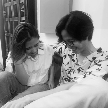 Saling Lempar Emoji Peluk dan Foto Bareng, Prilly - Dikta Pacaran?