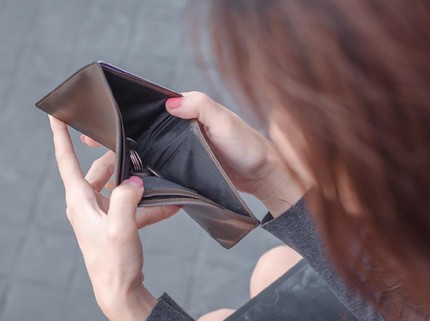 4 Tanda Suami Pelit yang Perlu Bunda Waspadai