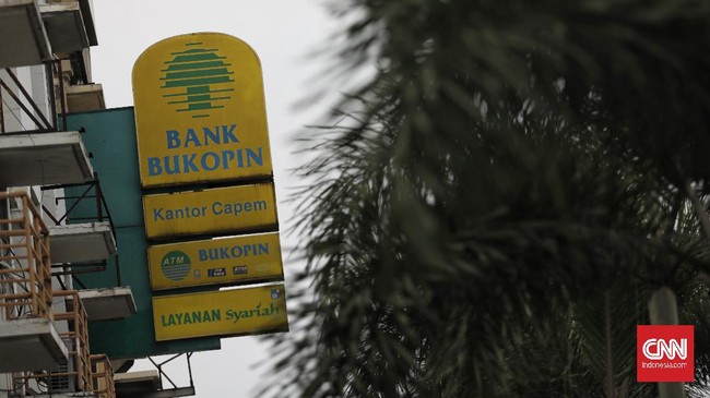 PT Bosowa Corporindo akan menggugat OJK ke PN Jakarta Pusat karena merasa hak sebagai pemegang saham PT Bank Bukopin Tbk dihilangkan.