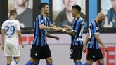 Inter Milan vs Brescia di Liga Italia Inter Milan's Roberto Gagliardini, left, celebrates with his teammate Lautaro Martinez, second from right, after scoring his side's fourth goal during the Serie A soccer match between Inter Milan and Brescia at the San Siro Stadium, in Milan, Italy, Wednesday, July 1, 2020. (AP Photo/Luca Bruno)