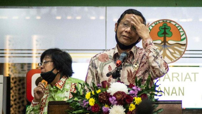 Menko Polhukam Mahfud MD mengatakan administrasi jadi penyebab insentif belum cair, karena bisa diusut oleh BPK jika ada kesalahan.