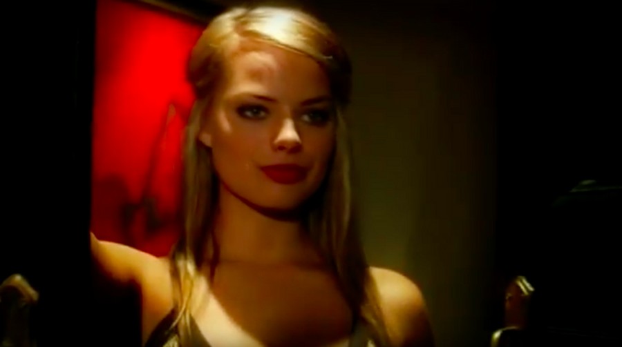 Margot Robbie dalam film Vigilante.