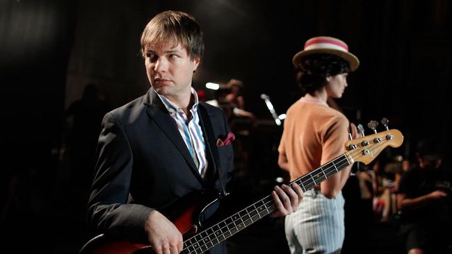 LOS ANGELES, CA - JULY 08: Musician Mickey Madden of the band Maroon 5 performs at the Maroon 5 Video Shoot for 