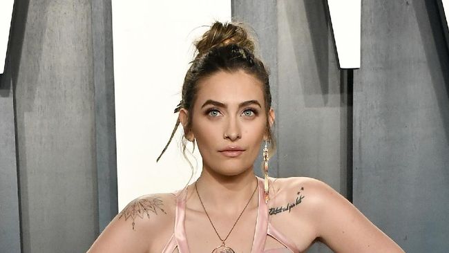 BEVERLY HILLS, CALIFORNIA - FEBRUARY 09: Paris Jackson attends the 2020 Vanity Fair Oscar Party hosted by Radhika Jones at Wallis Annenberg Center for the Performing Arts on February 09, 2020 in Beverly Hills, California.   Frazer Harrison/Getty Images/AFP