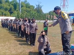 Naik Pangkat, 54 Polisi Madiun Ritual Mandi Kembang