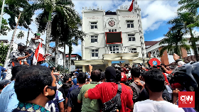 Pedagang Pasar Demo Tolak PSBB, Wali Kota Ambon Bergeming
