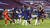 West Ham United vs Chelsea West Ham's Tomas Soucek, right heads the ball and scores his sides fisrt goal of the game during the English Premier League soccer match between West Ham United and Chelsea at the London Stadium in London, Wednesday, July, 1, 2020. (Julian Finney/Pool via AP)