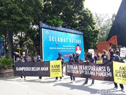 Gelar Aksi, Mahasiswa UNY Tuntut Keringanan 50% UKT Selama Pandemi