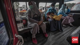 FOTO: Protokol Pencegahan Covid-19 di Dalam Angkot DKI