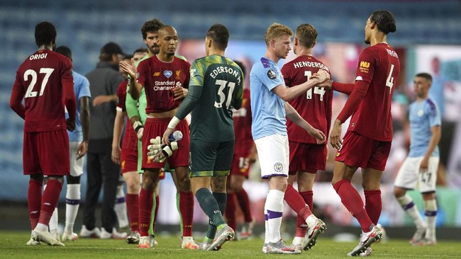 Players shake hands after the English Premier League soccer match between Manchester City and Liverpool at Etihad Stadium in Manchester, England, Thursday, July 2, 2020. (AP Photo/Dave Thompson,Pool)
