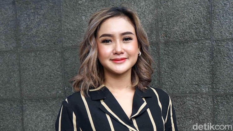 Cita Citata saat ditemui di kawasan Trans TV.