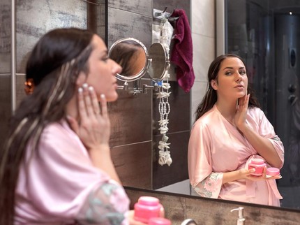 Cara Pilih Skincare yang Aman untuk Ibu Hamil, Pelajari Kandungannya Yuk
