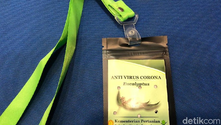 Kalung 'antivirus' Corona (Vadhia Lidyana-detikcom)