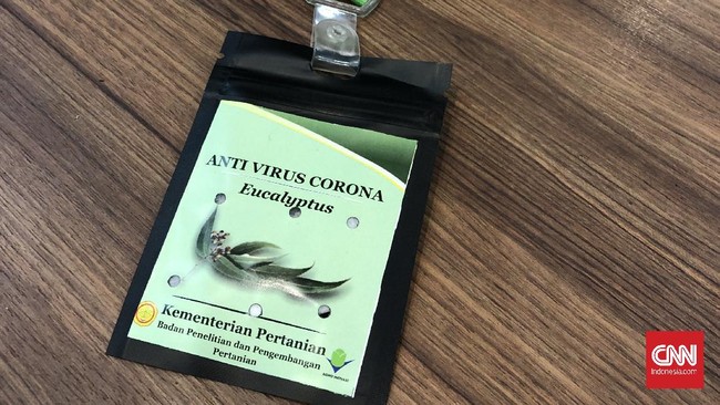Menteri Pertanian Syahrul Yasin Limpo menyatakan pihaknya akan memperluas penggunaan kalung penawar covid-19 yang berbasis eucalyptus atau pohon kayu putih. Ia klaim kalung tersebut efektif membunuh virus corona.
