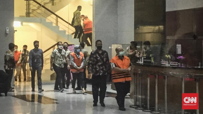 Wakil Ketua KPK Nawawi Pomolango dalam konferensi pers penetapan tersangka
kasus dugaan korupsi pengadaan barang dan jasa di lingkungan Pemerintah Kabupaten Kutai Timur, Provinsi Kalimantan Timur di Gedung
KPK, Jakarta, Jumat (3/7)