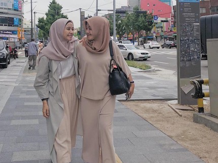 7 Potret Laudya Cynthia Bella dan Ibunda, Akrab Seperti Sahabat