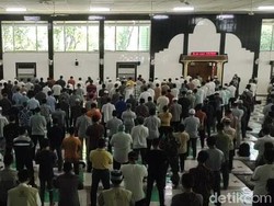 Hukum Sholat Berjamaah di Masjid Bagi Laki-Laki