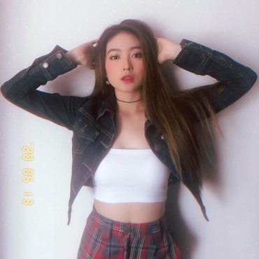 Pakai Crop Top dan Rok Mini, Natasha Wilona Banjir Gombalan