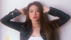 Pakai Crop Top dan Rok Mini, Natasha Wilona Banjir Gombalan