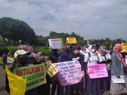 Aksi Protes PPDB DKI di Taman Pandang, Sejumlah Ortu Pakai Seragam Sekolah