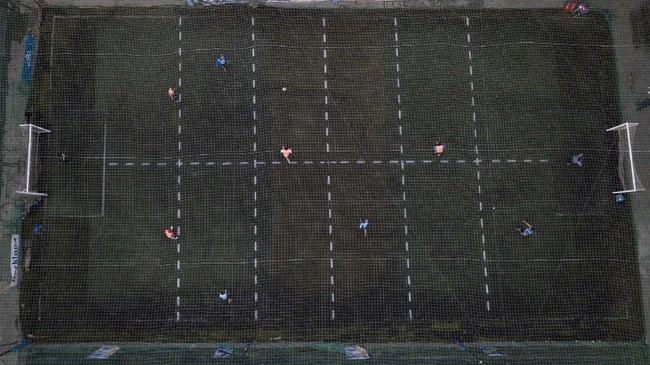 Foto Sepak Bola Gaya Baru Saat Pandemi Corona Di Argentina