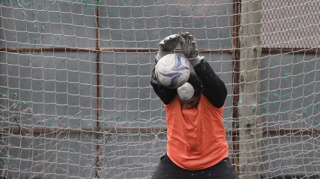 FOTO: Sepak Bola Gaya Baru Saat Pandemi Corona di Argentina
