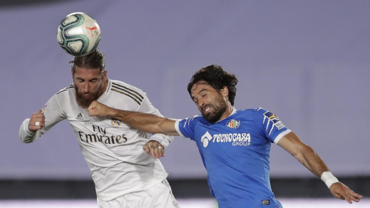 FOTO: Juluran Lidah Ramos Bikin Madrid di Atas Angin