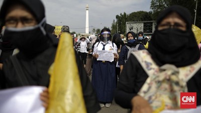 Keluh Kesah Orang Tua dalam Demo PPDB DKI di Seberang Istana