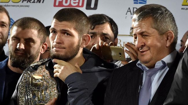 Khabib: Semoga Allah Beri Ayah Tempat Tertinggi di Surga