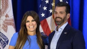 Pacar Putra Sulung Donald Trump Positif Virus Corona
