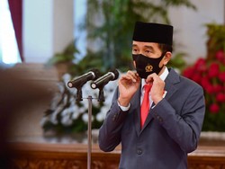 Jokowi Pimpin Apel Kehormatan dan Renungan Suci di TMP Kalibata