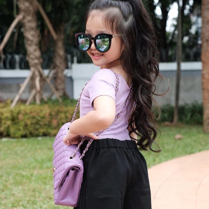 Baru-baru ini, Ruben Onsu dan Sarwendah mengunggah foto Thalia Putri Onsu mengenakan busana seperti orang dewasa. Fotonya pun mendapat perhatian dari netizen. (Foto: Instagram @ruben_onsu)