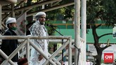 Apel Siaga Ganyang Komunis Sejumlah massa aksi 'Apel Siaga Ganyang Komunis Jabodetabek' mendatangi lapangan Ahmad Yani, Jalan Praja, Kebayoran Lama, Jakarta Selatan, Minggu (5/7/2020).
Aksi ini diikuti sejumlah organisasi kemasyarakatan (ormas) Islam seperti Front Pembela Islam (FPI), PA 212, hingga Gerakan Nasional Pengawal Fatwa (GNPF) Ulama dan beberapa perguruan pencak silat betawi, seperti Beksi, tapak suci dan lain-lain. CNN Indonesia/Andry Novelino