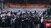 Apel Siaga Ganyang Komunis Sejumlah massa aksi 'Apel Siaga Ganyang Komunis Jabodetabek' mendatangi lapangan Ahmad Yani, Jalan Praja, Kebayoran Lama, Jakarta Selatan, Minggu (5/7/2020).
Aksi ini diikuti sejumlah organisasi kemasyarakatan (ormas) Islam seperti Front Pembela Islam (FPI), PA 212, hingga Gerakan Nasional Pengawal Fatwa (GNPF) Ulama dan beberapa perguruan pencak silat betawi, seperti Beksi, tapak suci dan lain-lain. CNN Indonesia/Andry Novelino
