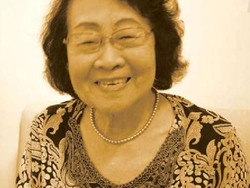 Ibu Julie Sutardjana Penulis Buku Resep Tertua di Indonesia
