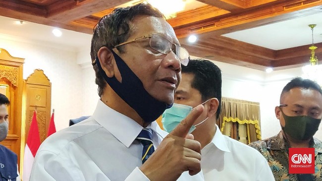 Menko Polhukam Mahfud MD menyebut sekelompok orang menyembunyikan kasus kematian Brigadir J, sehingga Kapolri sempat kesulitan mengungkap kasus.