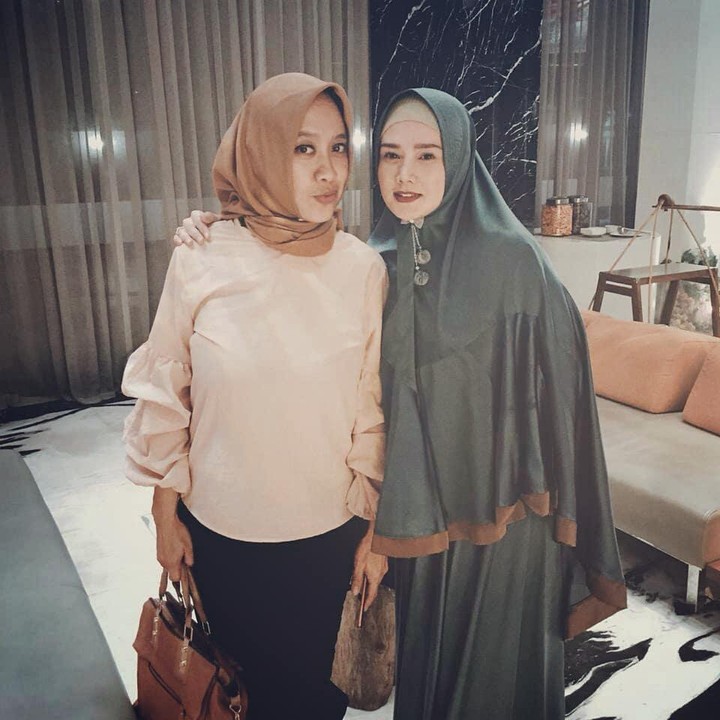 <p>6. Karena menganggap Mulan bagai keluarga, Sofia pernah mengungkapkan kerinduan karena sudah lama tidak bertemu dalam akunnya di Instagram(Foto: Instagram @sofiaupay)</p>