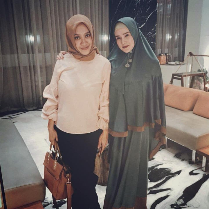 <p>5. Menurut pengakuan Sofia Upay, dia juga telah menganggap Mulan bagai keluarga sendiri lho, Bunda. (Foto: Instagram @sofiaupay)</p>