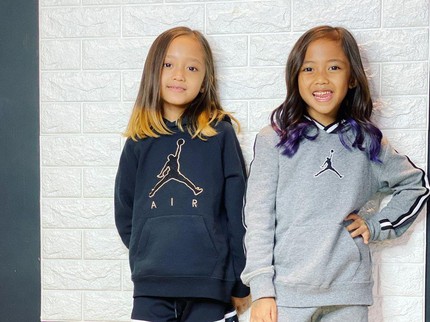 7 Potret Anak Ririn Dwi Ariyanti, Alana & Alecia yang Sering Dikira Kembar