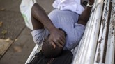Buruh Migran Spanyol Kala Pandemi Abu Salem, 30, from Senegal, rests on a park bench in Fraga, Huesca, Spain, Thursday, July 2, 2020. Authorities in northeast Spain have ordered the lockdown of a county around the city of Lleida due to worrying outbreaks of the COVID-19 virus. Catalan regional authorities announced Saturday, July 4, 2020 that as of noon local time movement will be restricted to and from the county of El Segriá around Lleida which is home to over 200,000 people. Residents will have until 4 p.m. to enter the area. The new outbreaks are linked to agricultural workers in the rural area. (AP Photo/Emilio Morenatti)