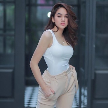 7 Potret Cantik dan Seksi Artis FTV Hana Hanifah